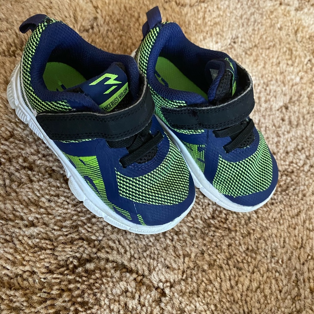 Nike shoes 👟 size 6c